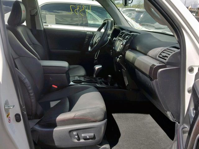 JTEBU5JR9J5595700 - 2018 TOYOTA 4RUNNER SR WHITE photo 5