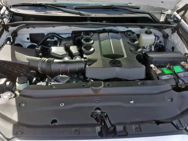 JTEBU5JR9J5595700 - 2018 TOYOTA 4RUNNER SR WHITE photo 7