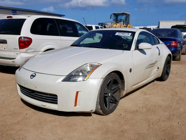 JN1AZ34E15M654428 - 2005 NISSAN 350Z COUPE WHITE photo 2