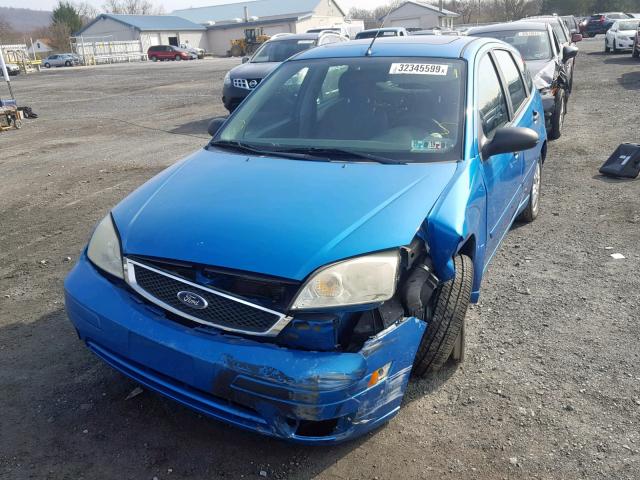 1FAFP37N97W131207 - 2007 FORD FOCUS ZX5 BLUE photo 2