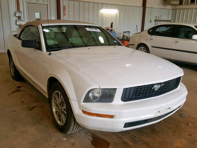 1ZVFT84N355258610 - 2005 FORD MUSTANG WHITE photo 1