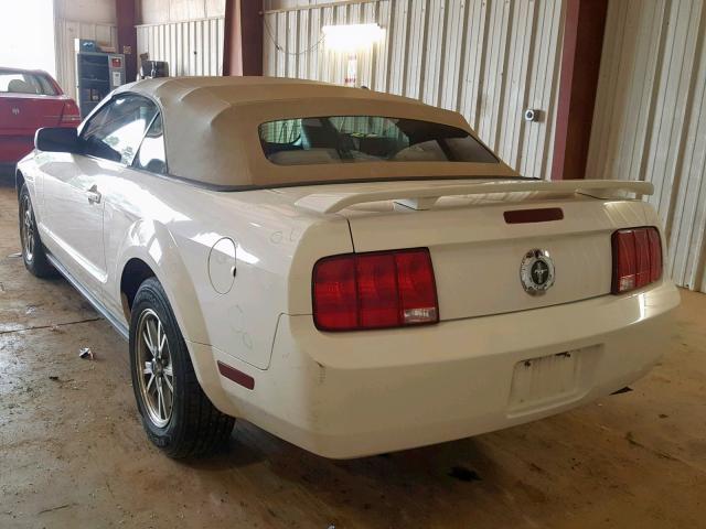 1ZVFT84N355258610 - 2005 FORD MUSTANG WHITE photo 3