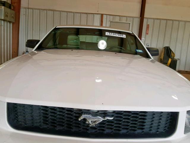 1ZVFT84N355258610 - 2005 FORD MUSTANG WHITE photo 9