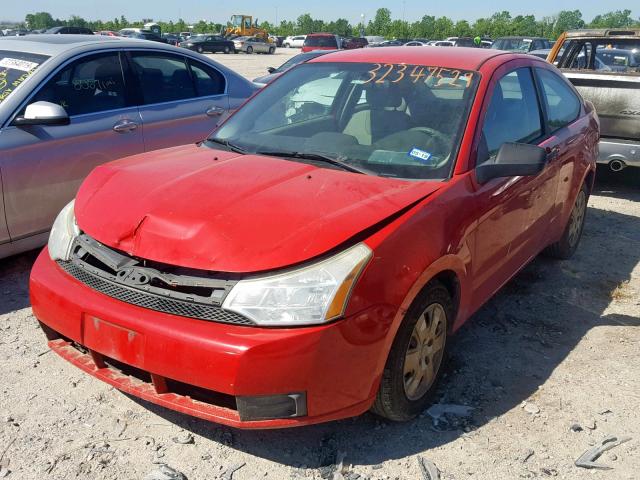 1FAHP32N58W135546 - 2008 FORD FOCUS S/SE RED photo 2