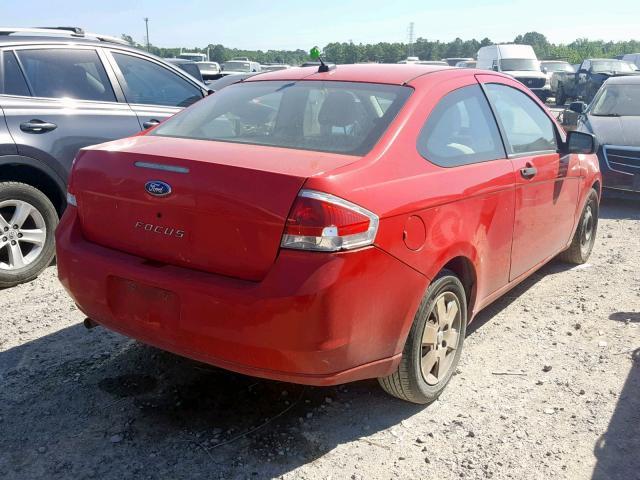 1FAHP32N58W135546 - 2008 FORD FOCUS S/SE RED photo 4