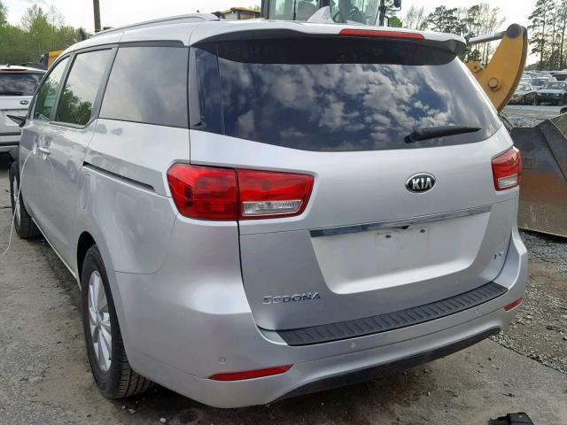 KNDMB5C16H6240823 - 2017 KIA SEDONA LX SILVER photo 3