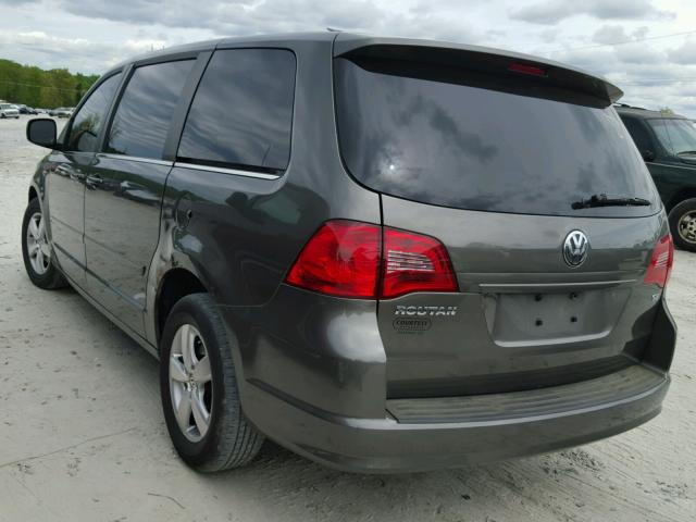 2V4RW3D15AR272762 - 2010 VOLKSWAGEN ROUTAN SE GRAY photo 3