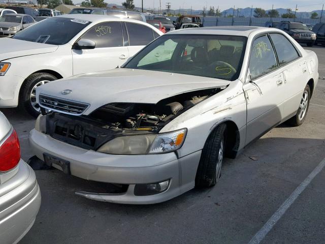 JT8BF28G310341039 - 2001 LEXUS ES 300 WHITE photo 2