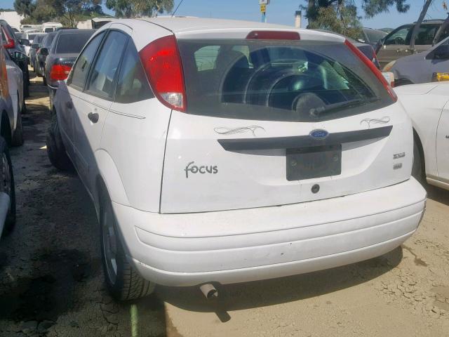 3FAFP37NX5R105635 - 2005 FORD FOCUS ZX5 WHITE photo 3