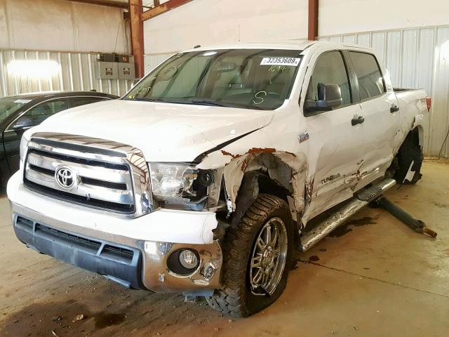 5TFEY5F14DX141694 - 2013 TOYOTA TUNDRA CRE WHITE photo 2