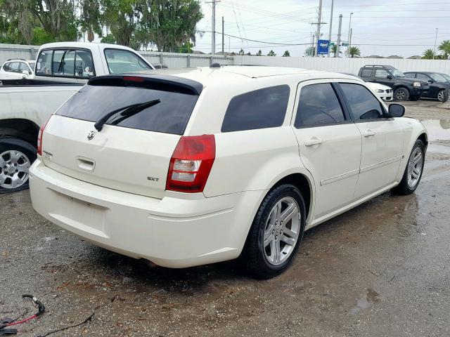 2D4FV48V25H680797 - 2005 DODGE MAGNUM SXT CREAM photo 4