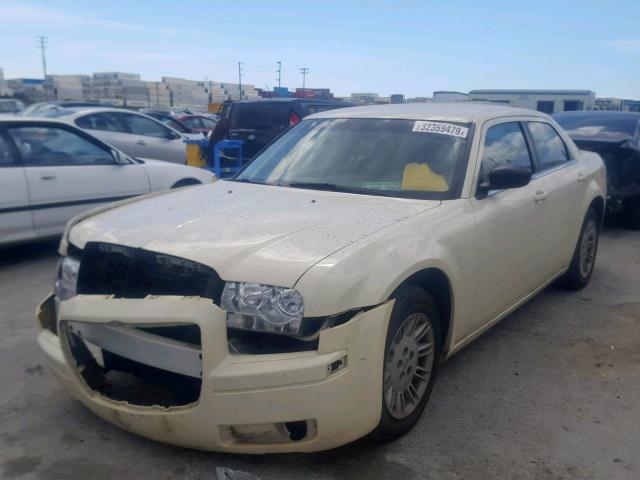 2C3KA43RX7H600347 - 2007 CHRYSLER 300 CREAM photo 2