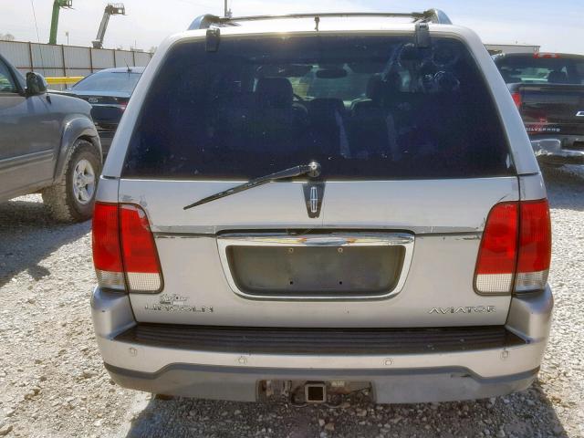 5LMEU88H94ZJ22353 - 2004 LINCOLN AVIATOR 银色 照片 9