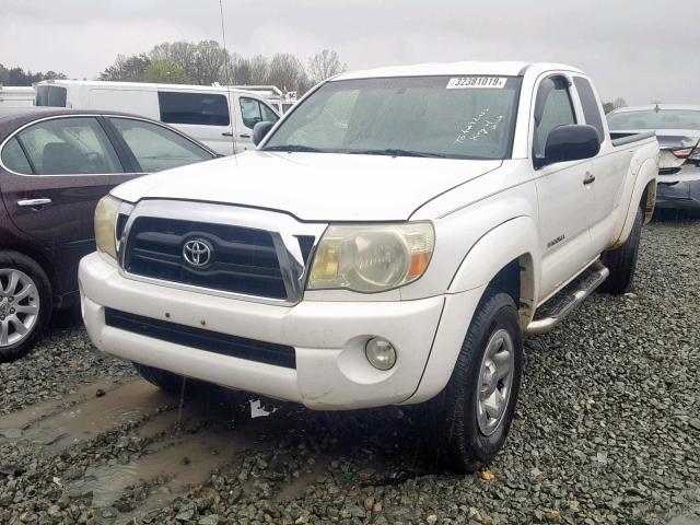 5TETU62N75Z127462 - 2005 TOYOTA TACOMA PRE WHITE photo 2