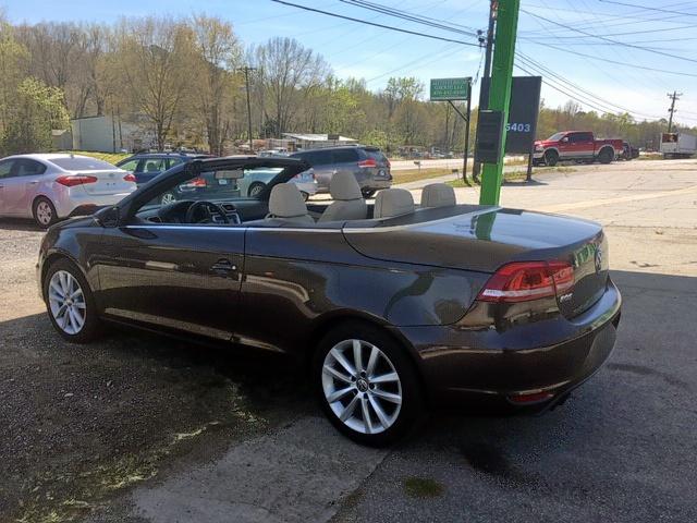 WVWBW8AHXDV003460 - 2013 VOLKSWAGEN EOS KOMFOR BROWN photo 3