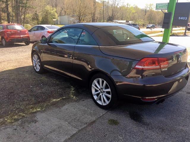 WVWBW8AHXDV003460 - 2013 VOLKSWAGEN EOS KOMFOR BROWN photo 9