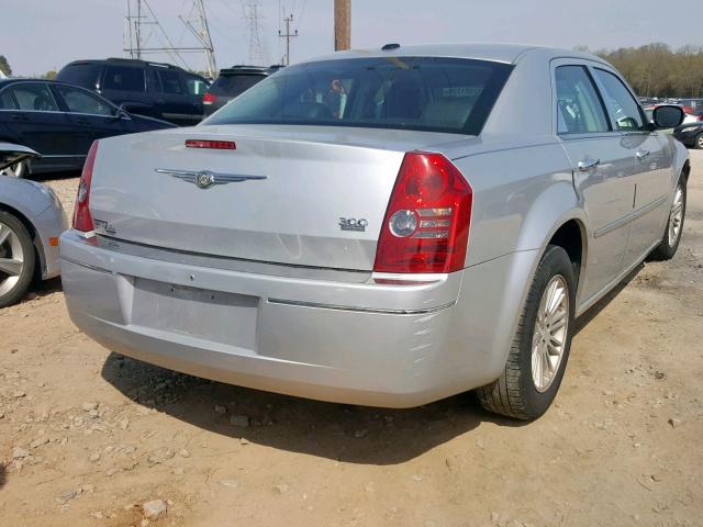 2C3CA5CV6AH324635 - 2010 CHRYSLER 300 TOURIN SILVER photo 4