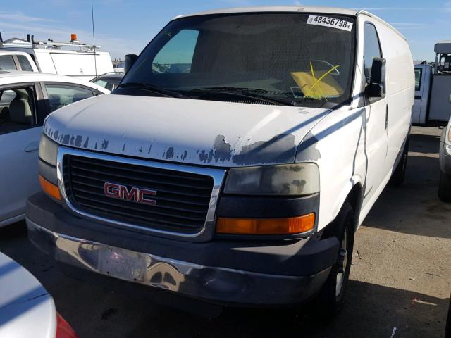 1GTHG39U031213521 - 2003 GMC SAVANA G35 WHITE photo 2