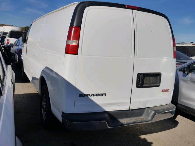 1GTHG39U031213521 - 2003 GMC SAVANA G35 WHITE photo 3