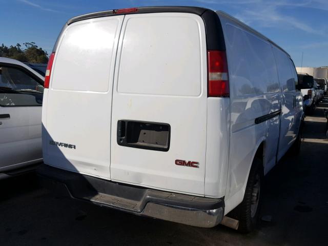 1GTHG39U031213521 - 2003 GMC SAVANA G35 WHITE photo 4