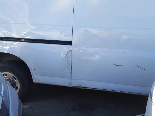 1GTHG39U031213521 - 2003 GMC SAVANA G35 WHITE photo 9