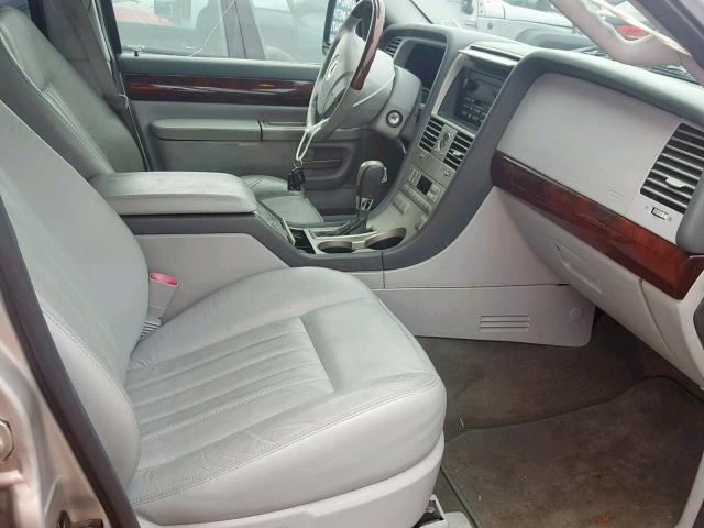 5LMEU88H25ZJ31221 - 2005 LINCOLN AVIATOR 银色 照片 5