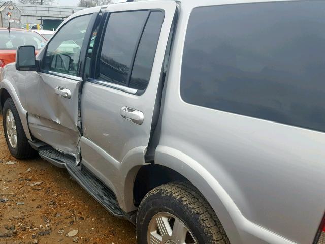 5LMEU88H25ZJ31221 - 2005 LINCOLN AVIATOR 银色 照片 9