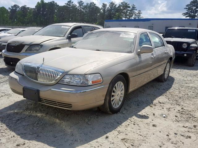 1LNHM83W94Y645187 - 2004 LINCOLN TOWN CAR U BEIGE photo 2