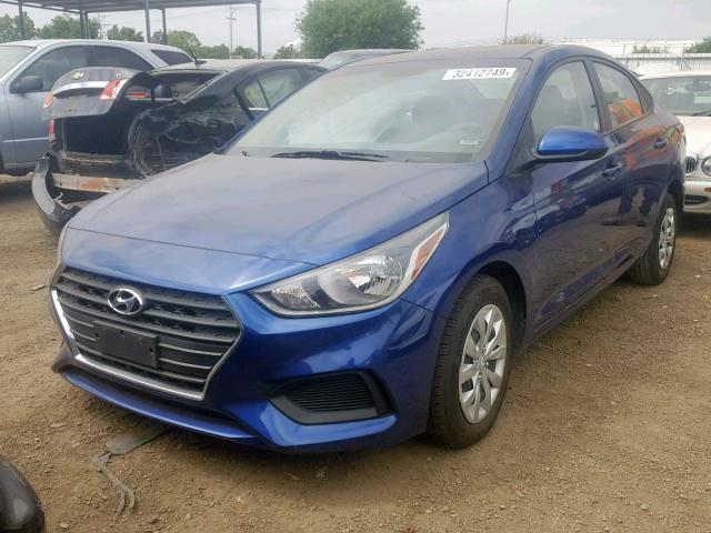 3KPC24A34JE005914 - 2018 HYUNDAI ACCENT SE BLUE photo 2