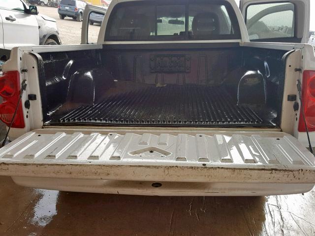 1D7HE48P17S207305 - 2007 DODGE DAKOTA QUA WHITE photo 9