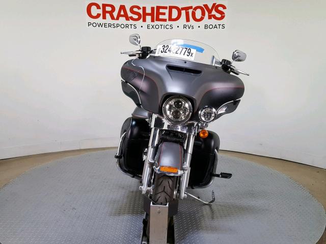 1HD1KKD18JB653810 - 2018 HARLEY-DAVIDSON FLHTKL ULT GRAY photo 3