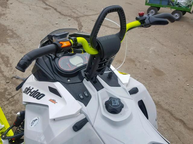 2BPSVCEA2EV000065 - 2014 SKI DOO 800CC  WHITE photo 5