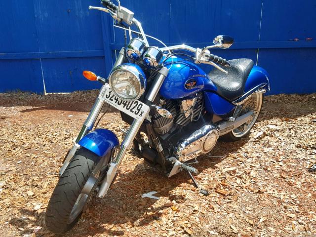 5VPHB26DX63002382 - 2006 VICTORY MOTORCYCLES HAMMER BLUE photo 2