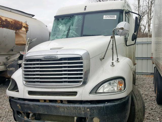 1FUJA6CK16LW40560 - 2006 FREIGHTLINER CONVENTION WHITE photo 2
