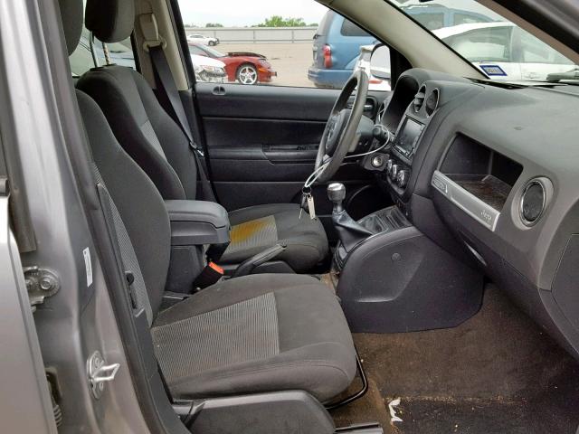 1C4NJCBB3GD546748 - 2016 JEEP COMPASS SP ვერცხლისფერი ფოტო 5