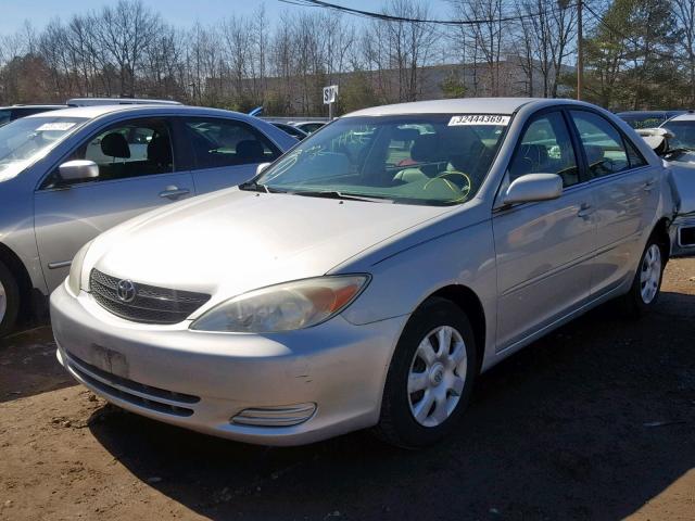 4T1BE32K92U072283 - 2002 TOYOTA CAMRY LE SILVER photo 2