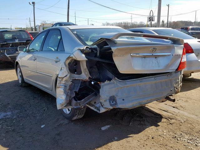 4T1BE32K92U072283 - 2002 TOYOTA CAMRY LE SILVER photo 3