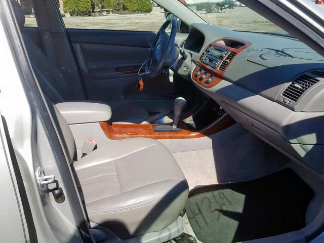 4T1BE32K92U072283 - 2002 TOYOTA CAMRY LE SILVER photo 5