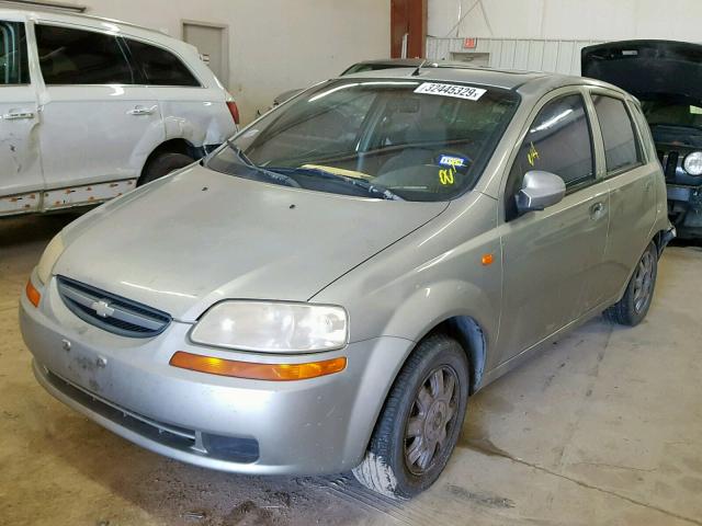 KL1TJ62654B251354 - 2004 CHEVROLET AVEO LS SILVER photo 2