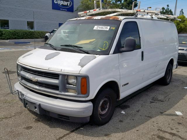 1GCFG15W421106926 - 2002 CHEVROLET EXPRESS G1 WHITE photo 2