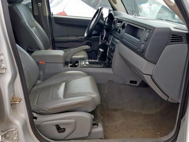 1J8HG48N26C230645 - 2006 JEEP COMMANDER SILVER photo 5