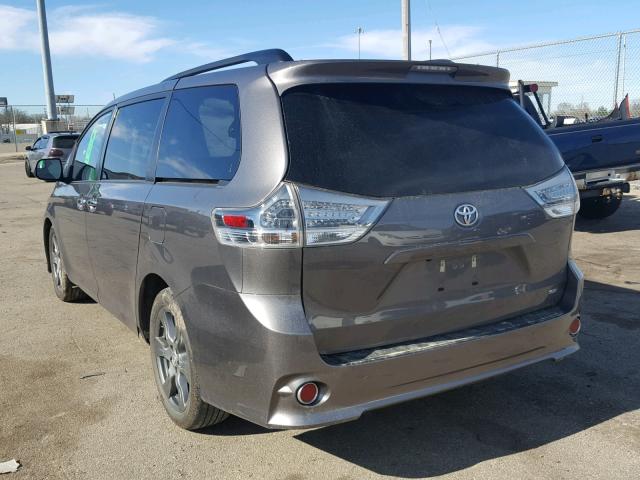 5TDXZ3DC2HS857942 - 2017 TOYOTA SIENNA SE GRAY photo 3