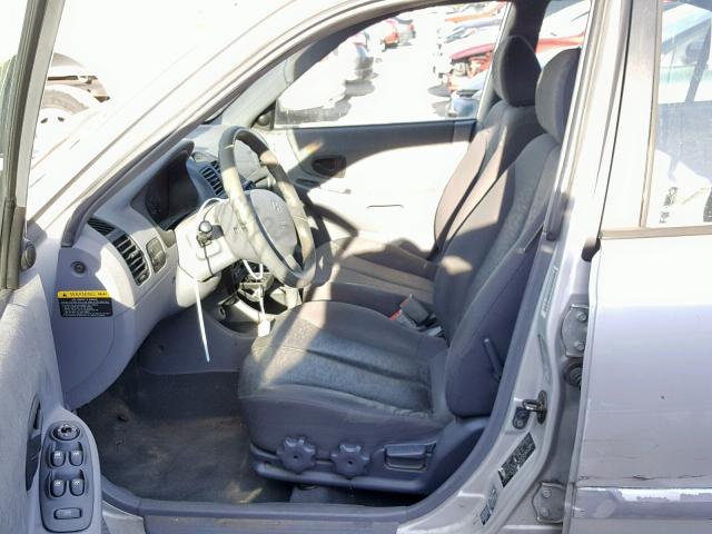 KMHCG45C25U636479 - 2005 HYUNDAI ACCENT GL SILVER photo 5