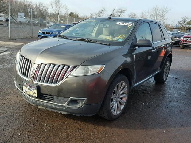 2LMDJ8JK2BBJ25547 - 2011 LINCOLN MKX GRAY photo 2