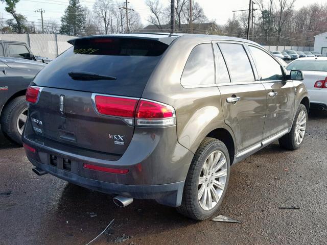 2LMDJ8JK2BBJ25547 - 2011 LINCOLN MKX GRAY photo 4