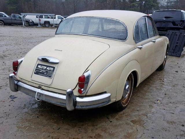 P180900BW - 1967 JAGUAR MARK II CREAM photo 4