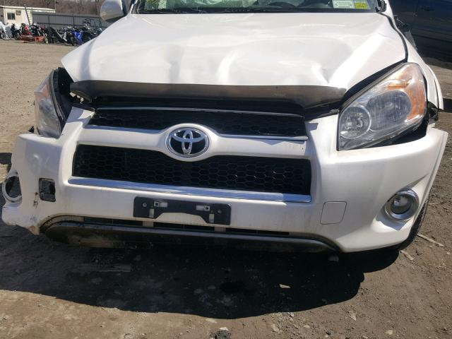 2T3DF4DV1CW210586 - 2012 TOYOTA RAV4 LIMIT WHITE photo 7