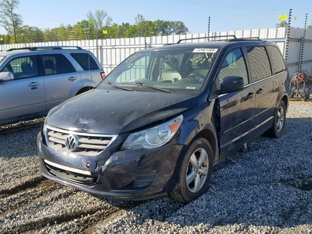 2V4RW3DG2BR634133 - 2011 VOLKSWAGEN ROUTAN SE BLACK photo 2