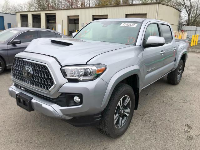 3TMCZ5AN5JM163204 - 2018 TOYOTA TACOMA DOU ვერცხლისფერი ფოტო 2