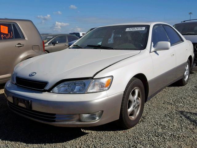 JT8BF28G2X5056568 - 1999 LEXUS ES 300 WHITE photo 2